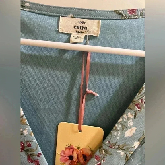 Entro Women’s Blue Floral Blouse Size L With Tag - Picture 2 of 7
